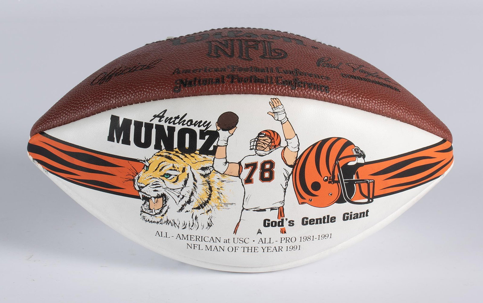 An Anthony Munoz Signed Football of Cincinnati Bengals: An official Wilson Anthony Munoz Cincinnati Bengals football signed by Anthony Munoz in a shadowbox; shadow box 7.5 x 12 x 7.5 inches. Overall very good condition.
