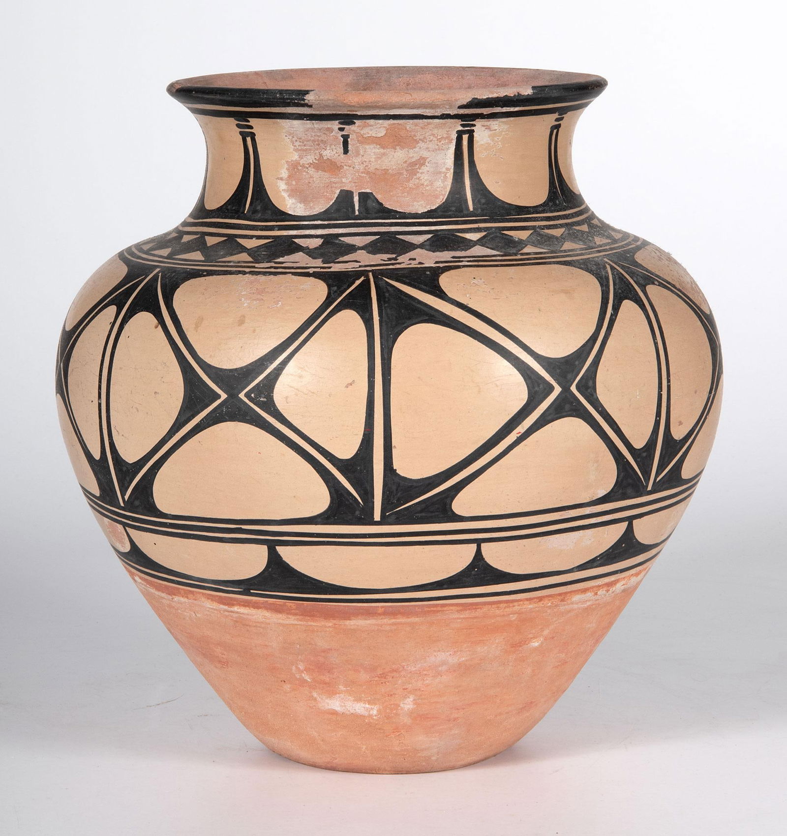 A Southwest Santo Domingo Pueblo Pottery Jar (1 of 3)