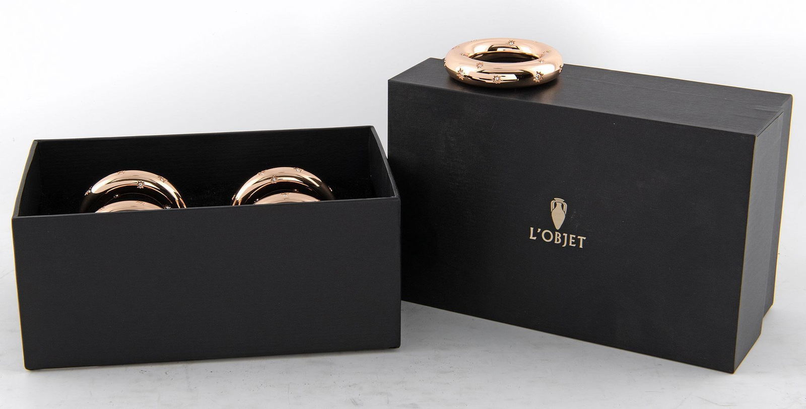 L'Objet Star Gold Napkin Rings (1 of 2)