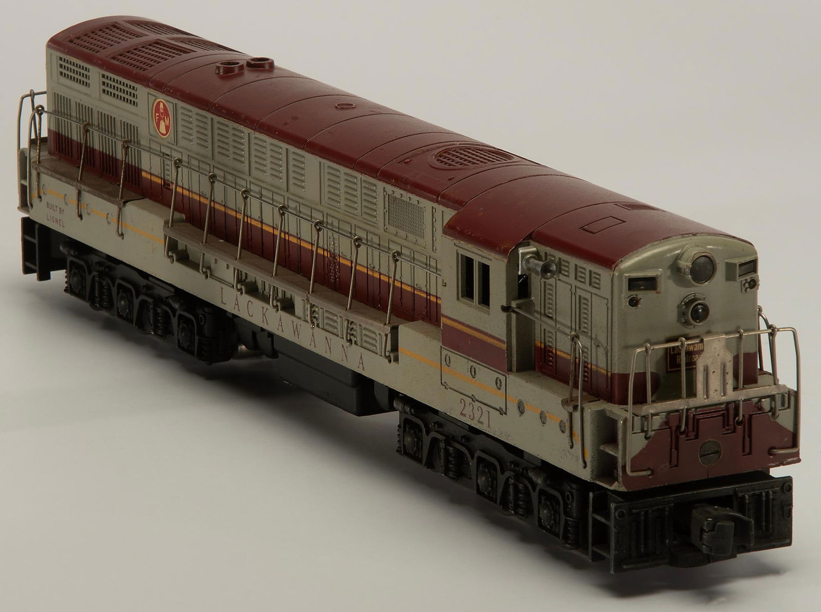 Postwar Lionel O Gauge 2321 Lackawanna Fairbanks-Morse Train Master Diesel Locomotive (1 of 3)