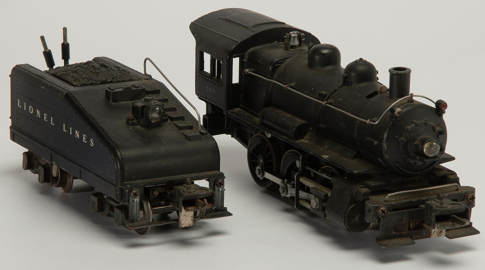 Lionel Train Set Locomotive & Coal Car 203 (1 of 3)