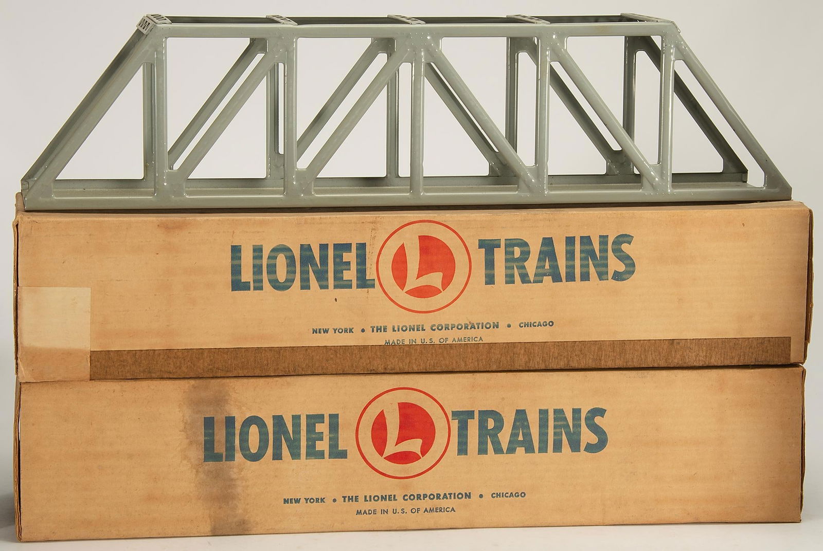 Lionel Trains Bridges and Turntable Plus Tracks (1 of 3)