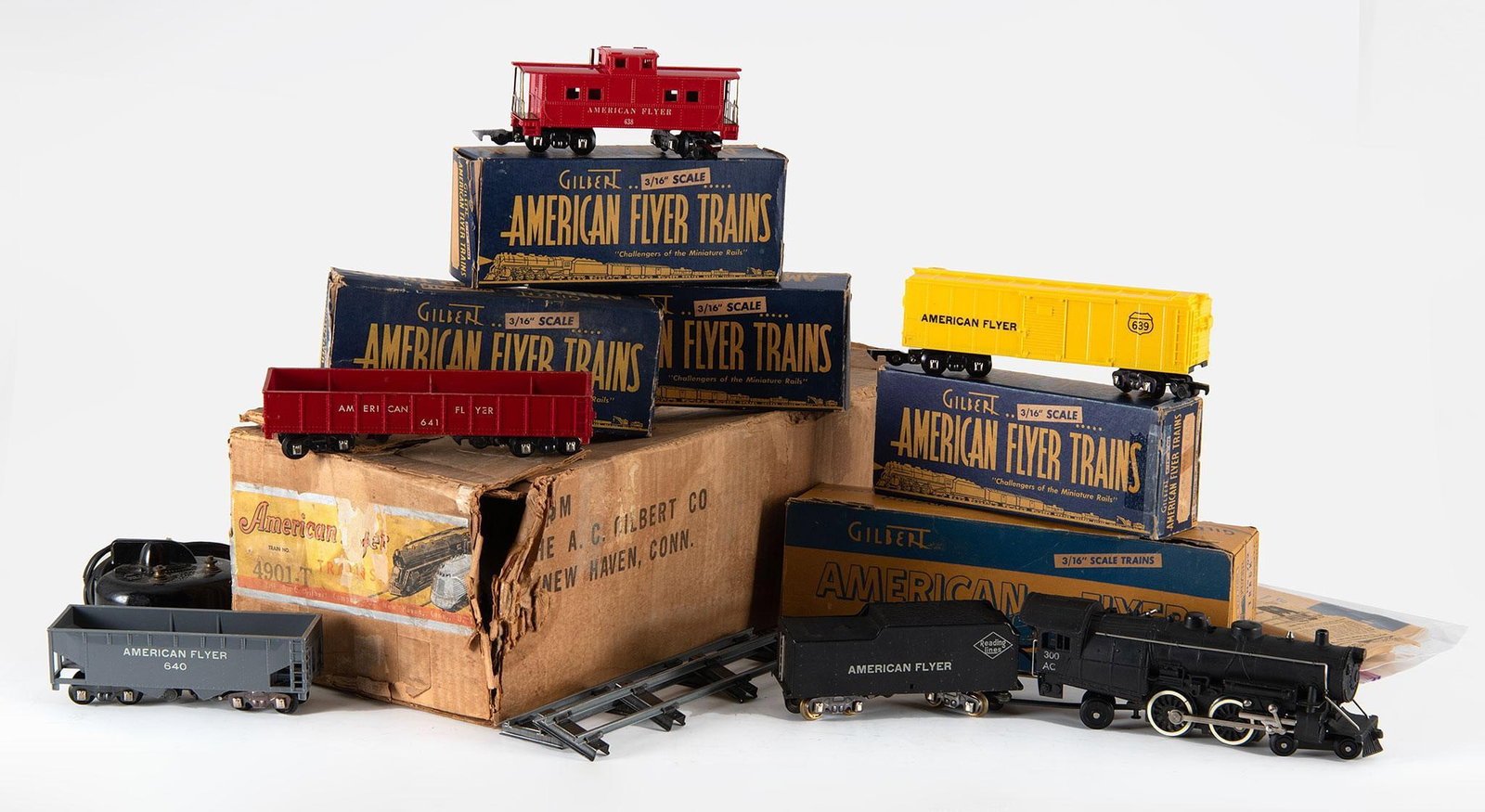 American Flyer 4901-T Train Set: American Flyer train set No. 4901-T in original box, including No. 300 locomotive and tender, No. 638 caboose, No. 639 box car, No. 640 hopper, No. 702 twelve curve track, No. 706 uncoupler, No. 1 tra
