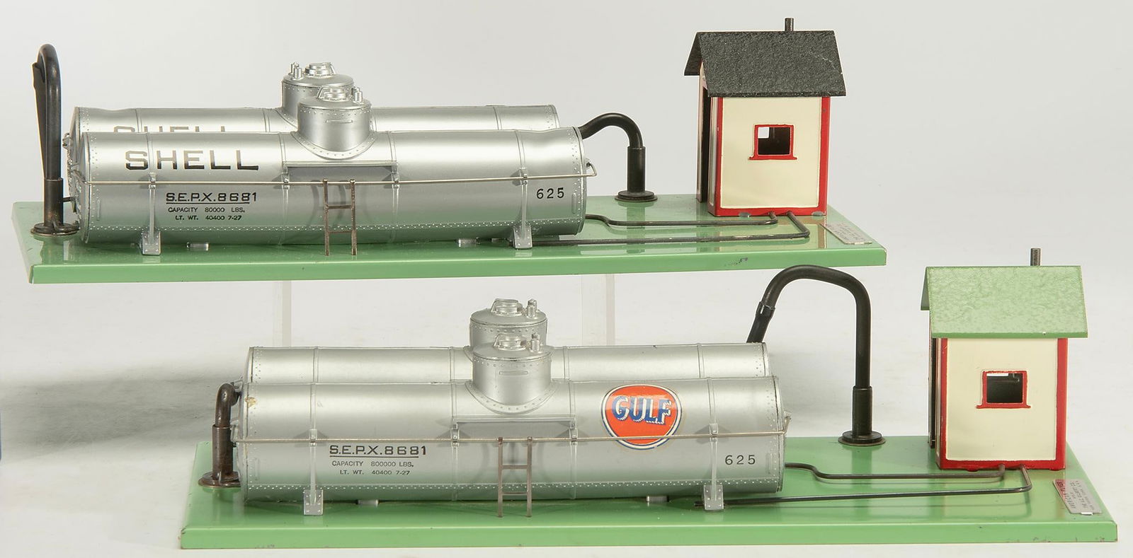 American Flyer Oil Supply Depot Cars: Lot includes 2 #768 Oil Supply Depot (Gulf) and 3 # 768 Oil Supply Depot 9 (Shell). Overall good condition. Original A.C. Gilbert Co. Boxes.