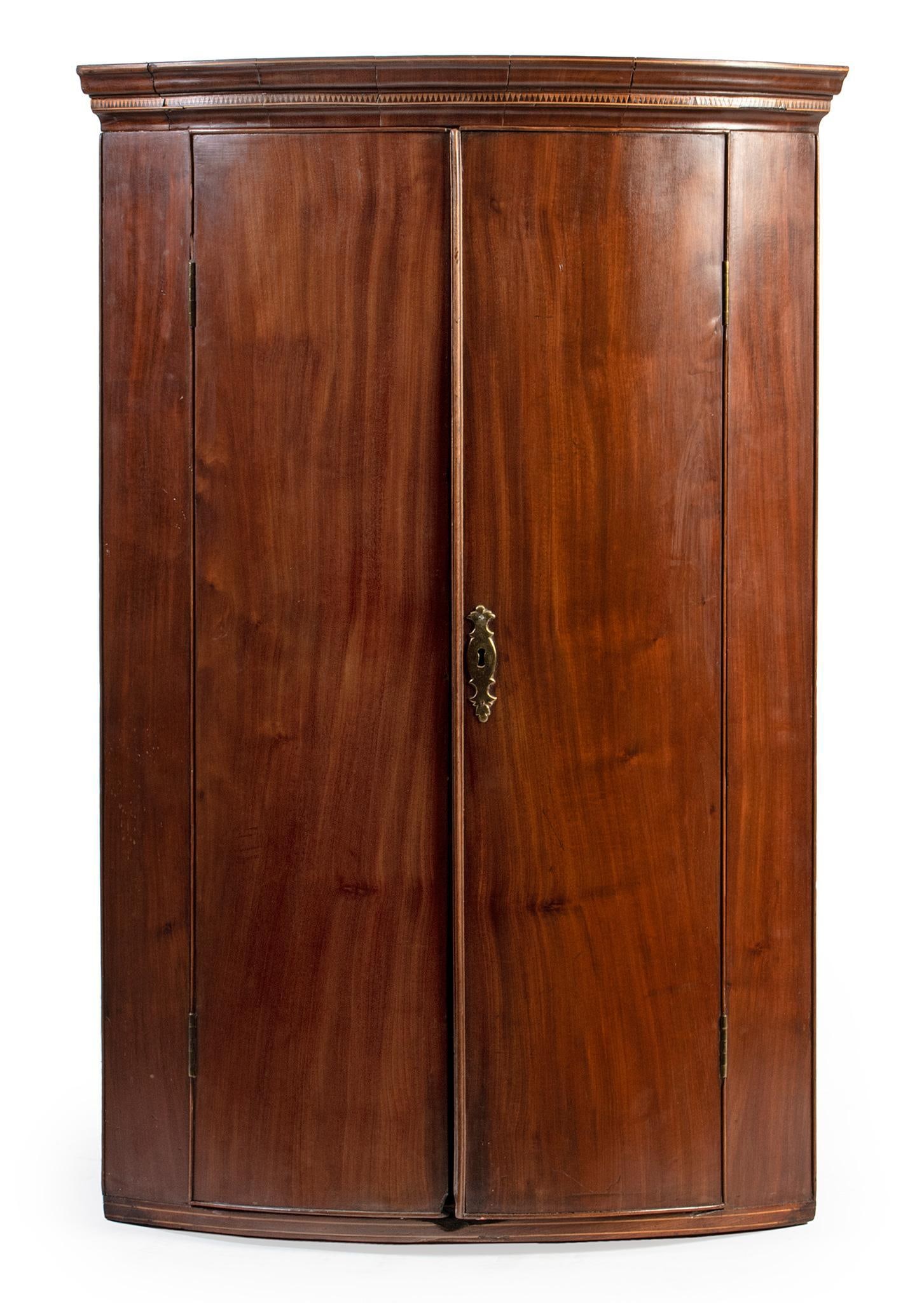 A Georgian Mahogany Hanging Corner Cabinet (1 of 3)