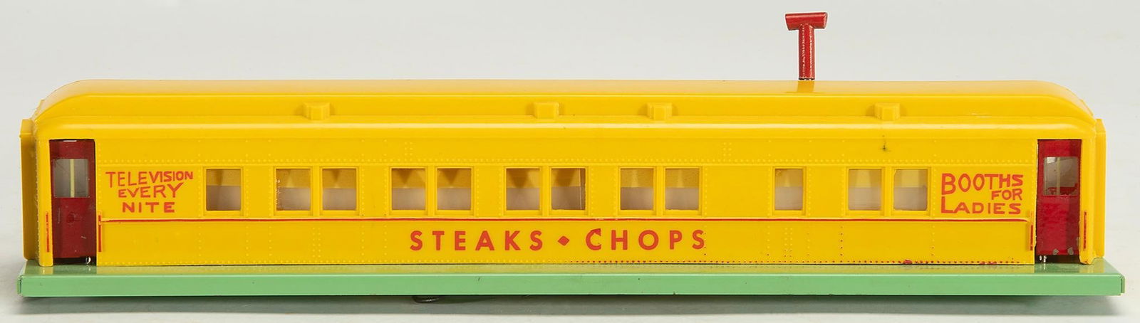 American Flyer Roadside Diner No. 767: Lot includes #767 Roadside Diner in original box. Overall good condition.