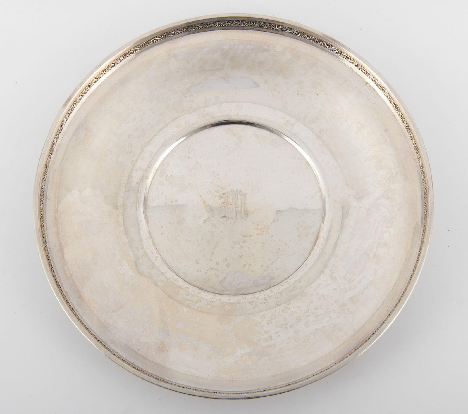 Reed and Barton Sterling Silver Serving Platter: American, 20th century. A Reed and Barton sterling silver serving platter or dish, having central monogram and decorated acanthus leaf rim; 13 inch diameter,?515 grams total weight. Overall good condi