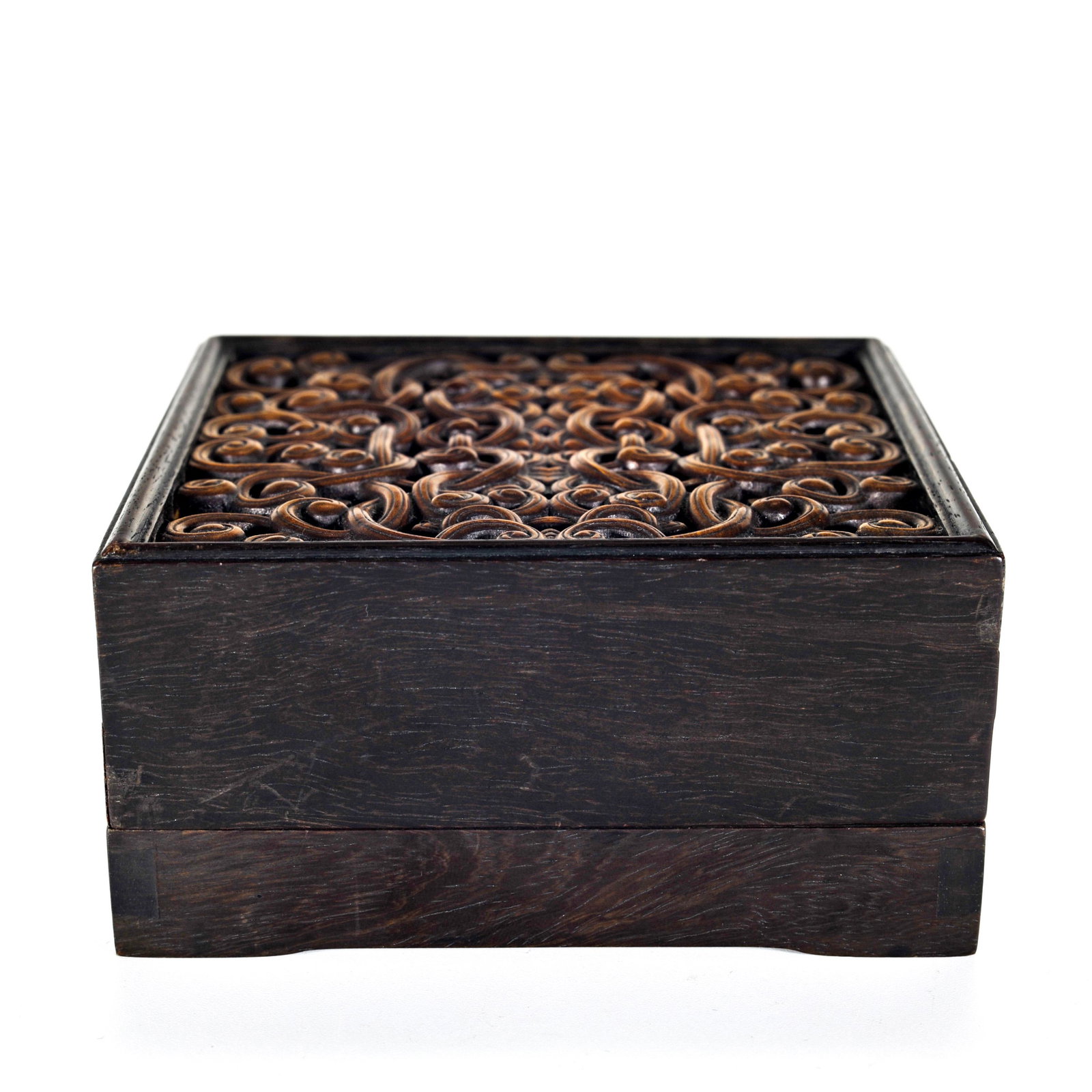 A Carved Boxwood Squared Box Qing Dynasty: A Carved Boxwood Squared Box Qing Dynasty 120g;H:5cm;W:10cm