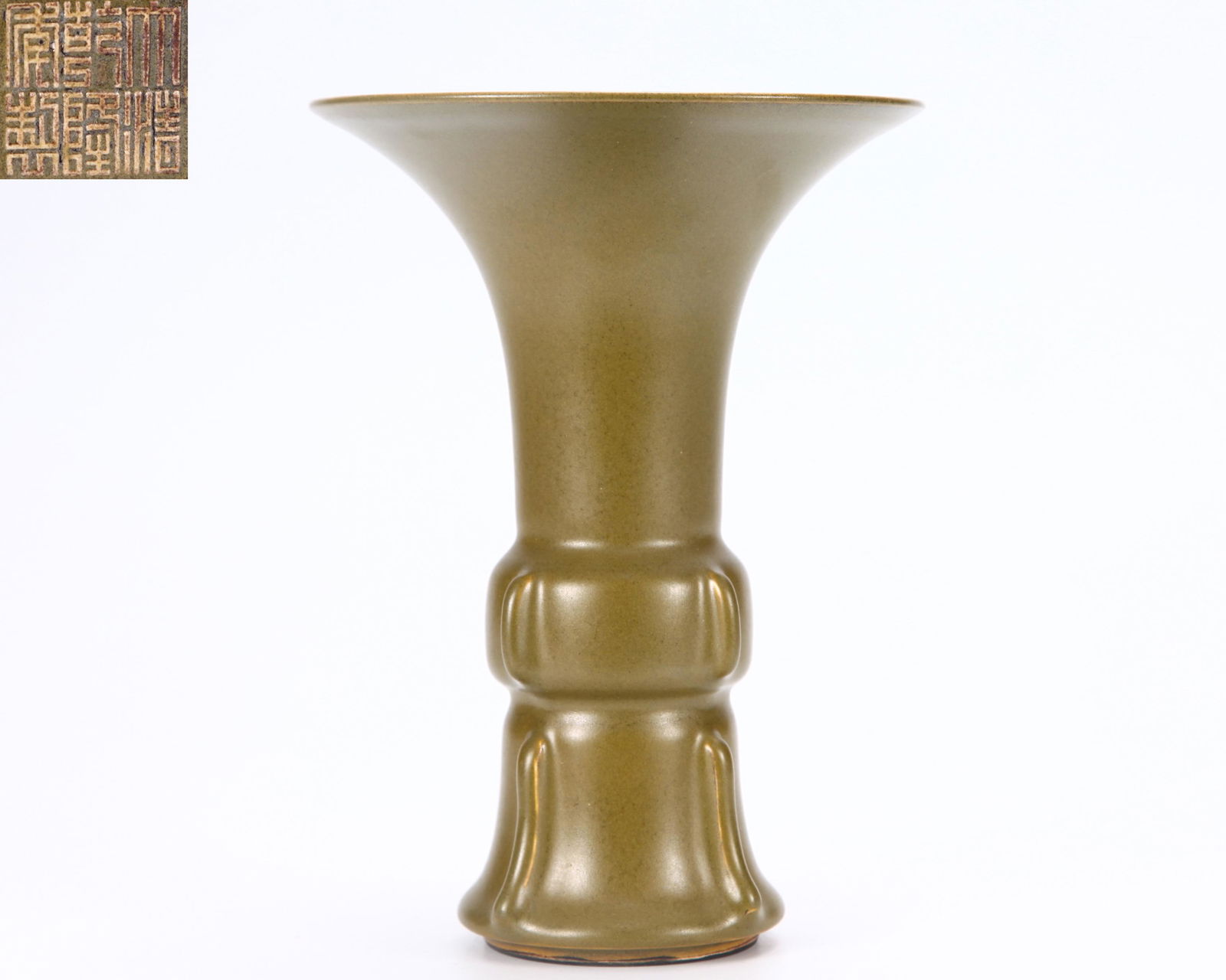 A Tea-dust Glazed Beaker Vase Gu Qing Dyn. (1 of 9)