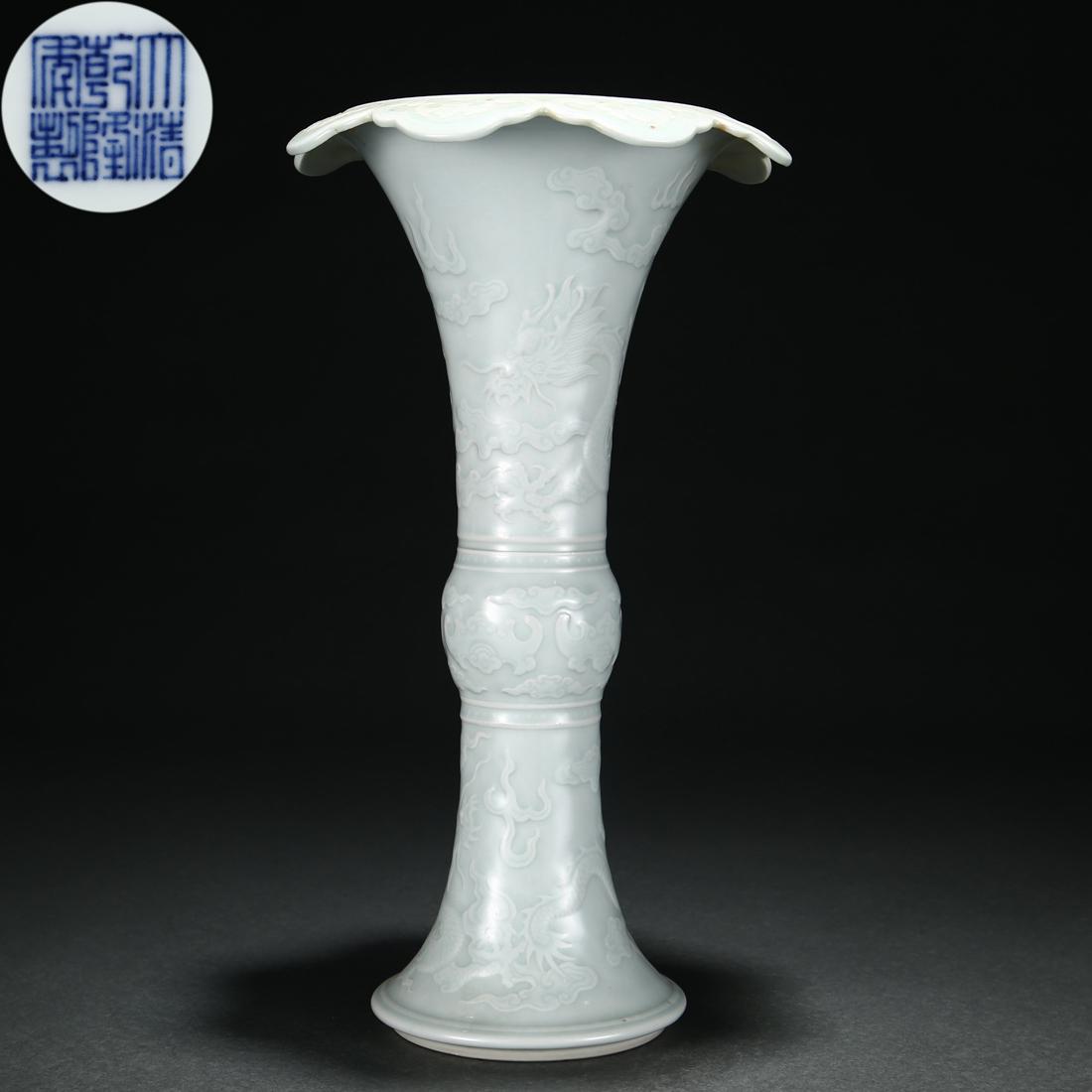 A Chinese Celadon Glaze Beaker Vase Gu Qing Dyn. (1 of 9)