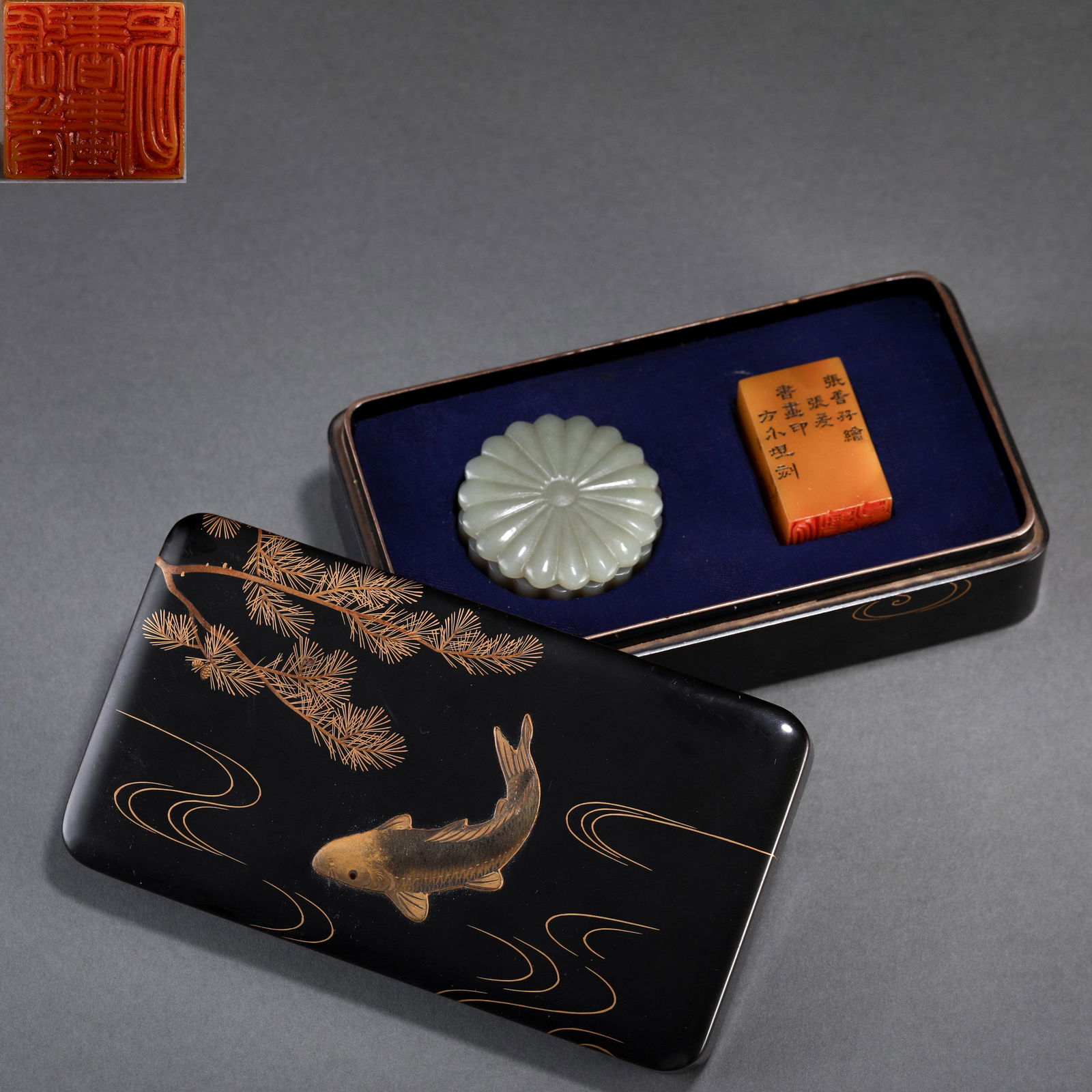 A Chinese Carved Tianhuang Seal with Box (1 of 8)