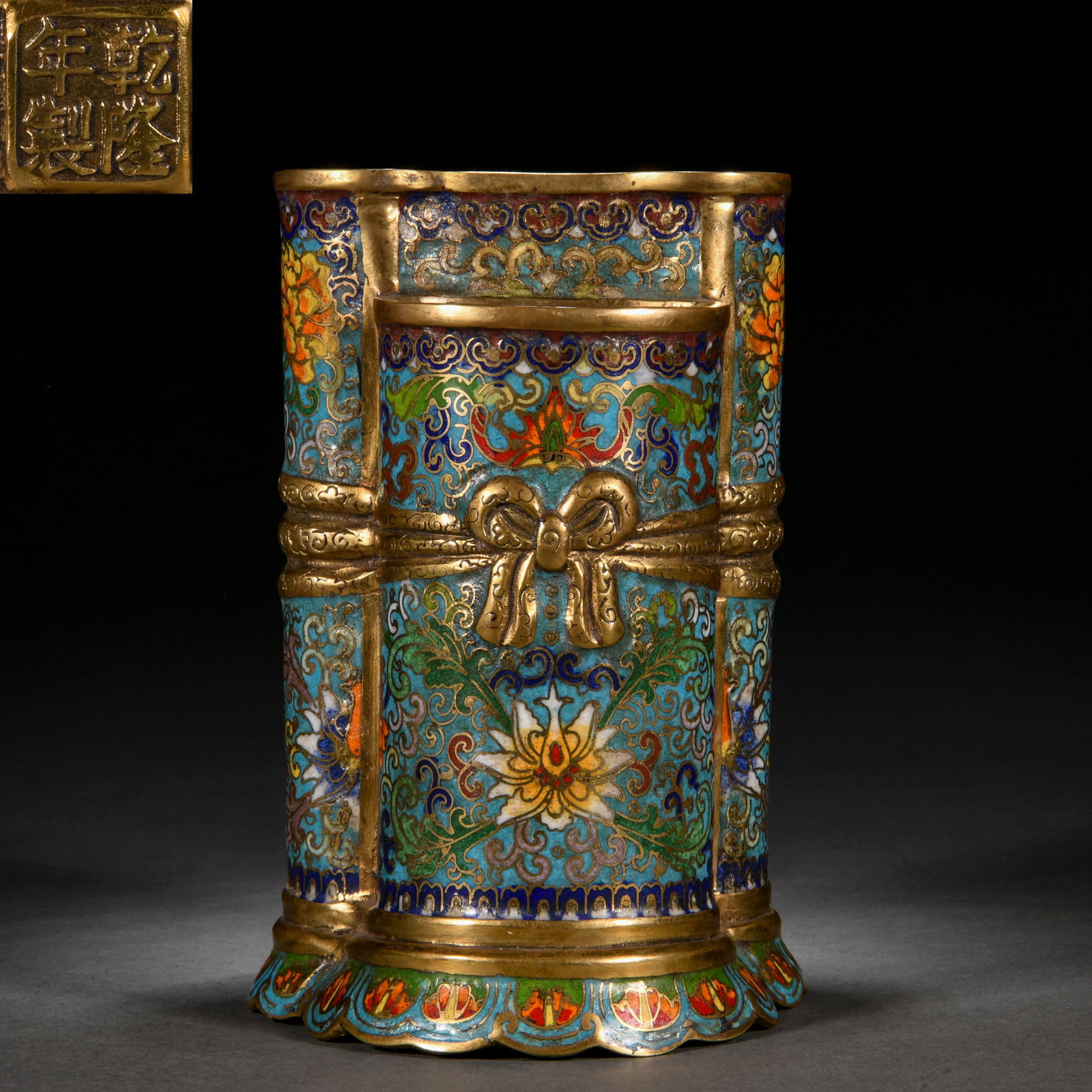 A Chinese Cloisonne Enamel Brushpot (1 of 9)