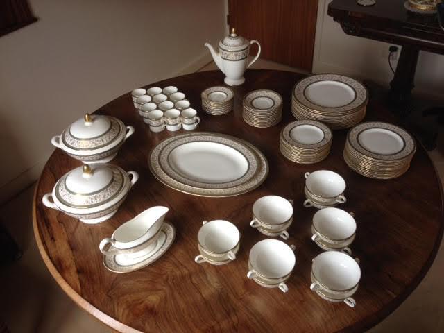 Minton Aragon 92 pieces dinner set Mint condition to: Minton Aragon 92 pieces dinner set Mint condition to include:12 x handled sop bowls1 x coffee pot with lid12 x coffee cups with saucers12 x tea saucers12 x 10 5/8" dinner plates13 x 8" Starter/ desert