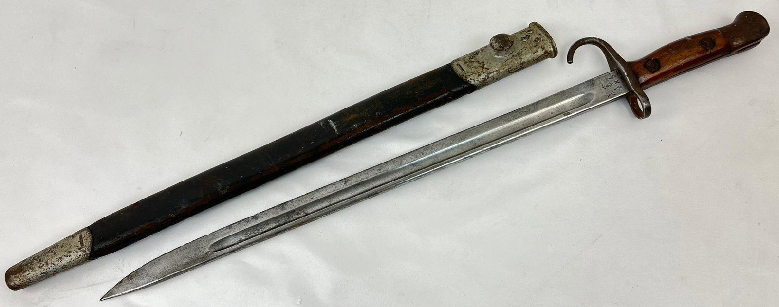 British Pattern 1907 Hooked Quillon Bayonet by Wilkinson and dated 1912. Ricasso on left marked with: British Pattern 1907 Hooked Quillon Bayonet by Wilkinson and dated 1912. Ricasso on left marked with crown over â€˜1907â€™ over â€˜1 â€˜12â€™ over â€˜WILKINSONâ€™ and on