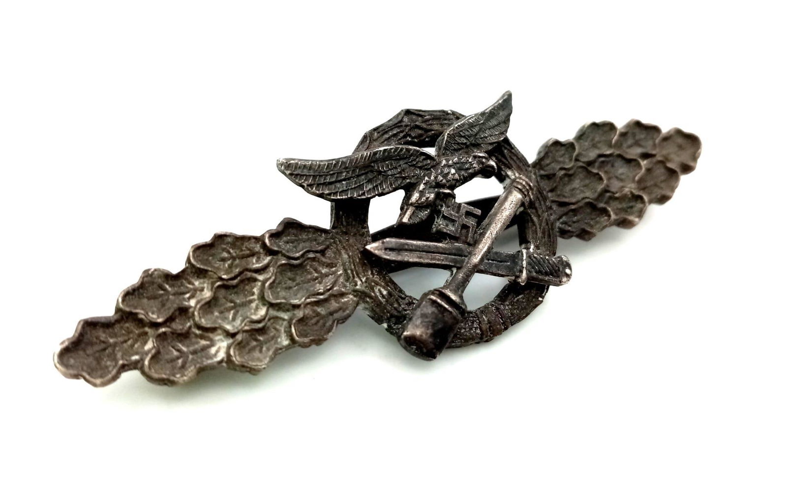 WW2 German Luftwaffe Close Combat Clasp. Initiated 1944 but not given out until the last days of the: WW2 German Luftwaffe Close Combat Clasp. Initiated 1944 but not given out until the last days of the war.