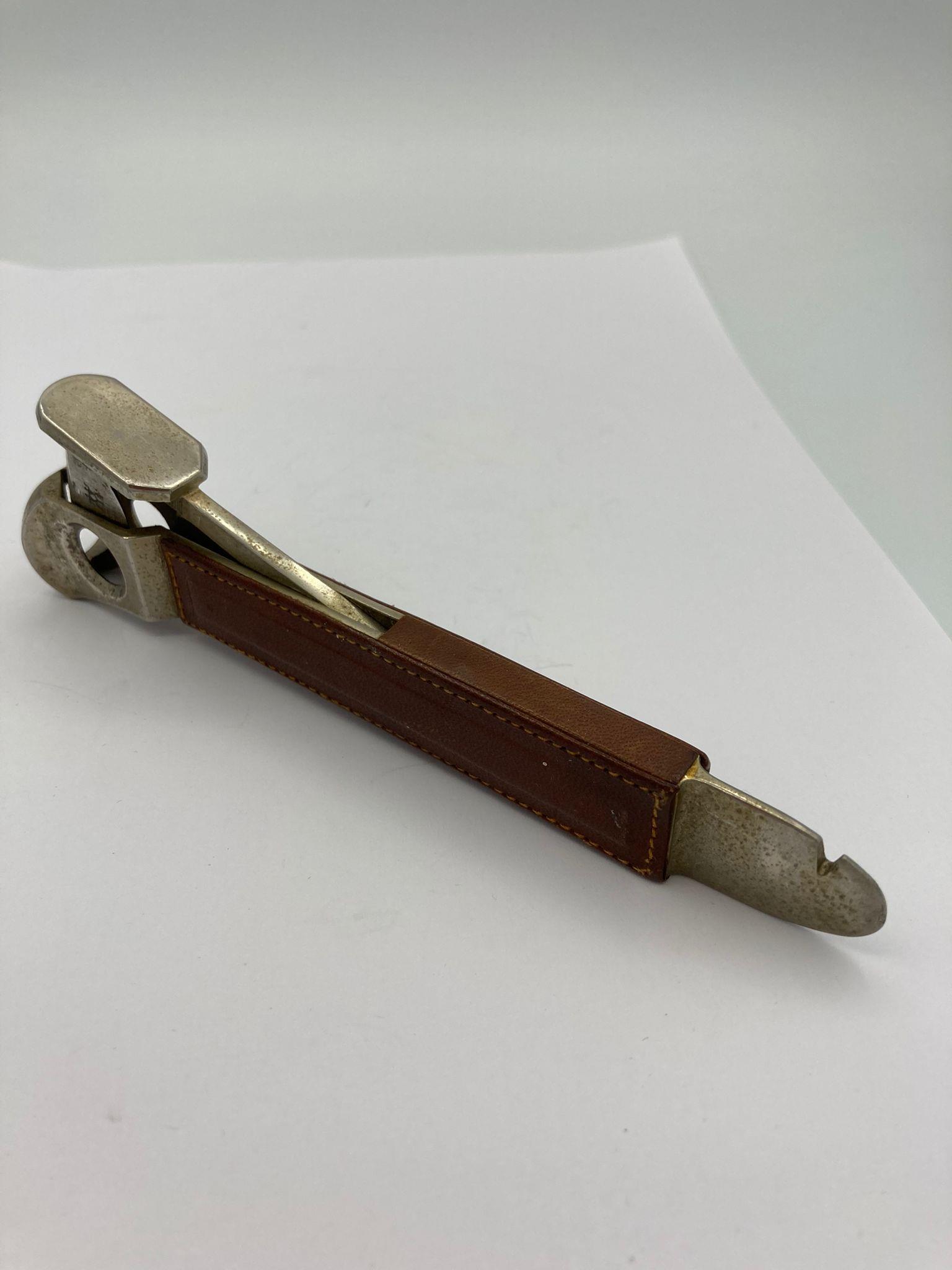Rare Vintage leather bound cigar cutter. Full working order. 14 cm.: Rare Vintage leather bound cigar cutter. Full working order. 14 cm.