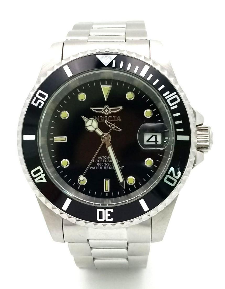 An Invicta Stainless Steel, Professional Divers Bracelet Watch. Water Resistant 200m. Skeleton Back,: An Invicta Stainless Steel, Professional Divers Bracelet Watch. Water Resistant 200m. Skeleton Back, Black Face Date Window. 42mm