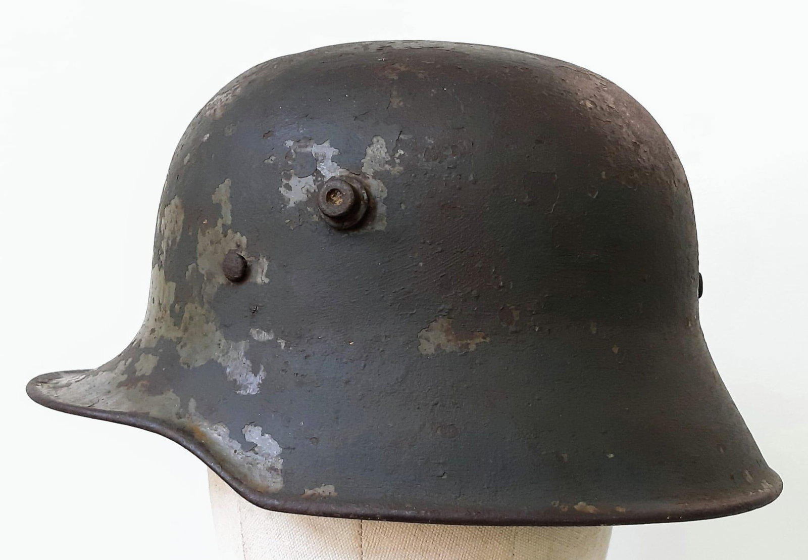 Inter War Period German Friekorps Helmet. A WW1 Imperial German M18 Helmet shell with a 1935 model: Inter War Period German Friekorps Helmet. A WW1 Imperial German M18 Helmet shell with a 1935 model liner.