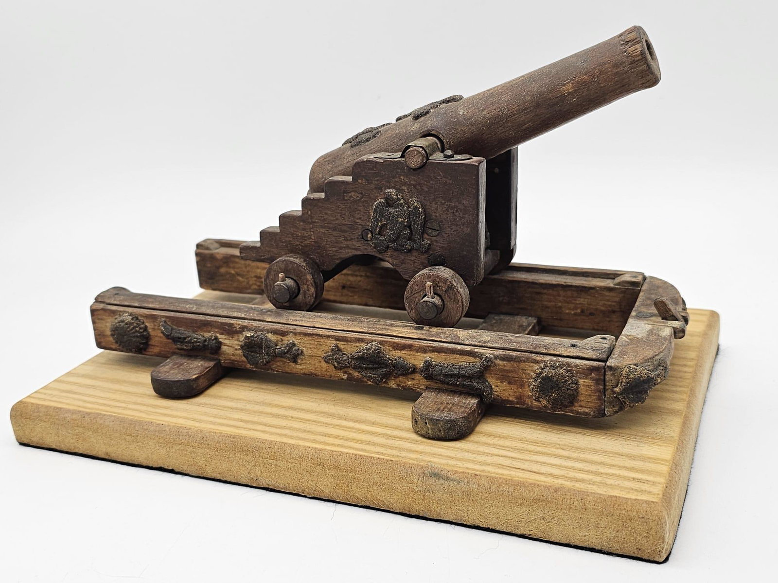 A Napoleonic French Prisoner of War Work Model Ship's Cannon. Working elevation gear, wheels etc.: A Napoleonic French Prisoner of War Work Model Ship's Cannon. Working elevation gear, wheels etc. Cast insignia of French Eagles to both cannon and base. 24cm length. 11cm height.