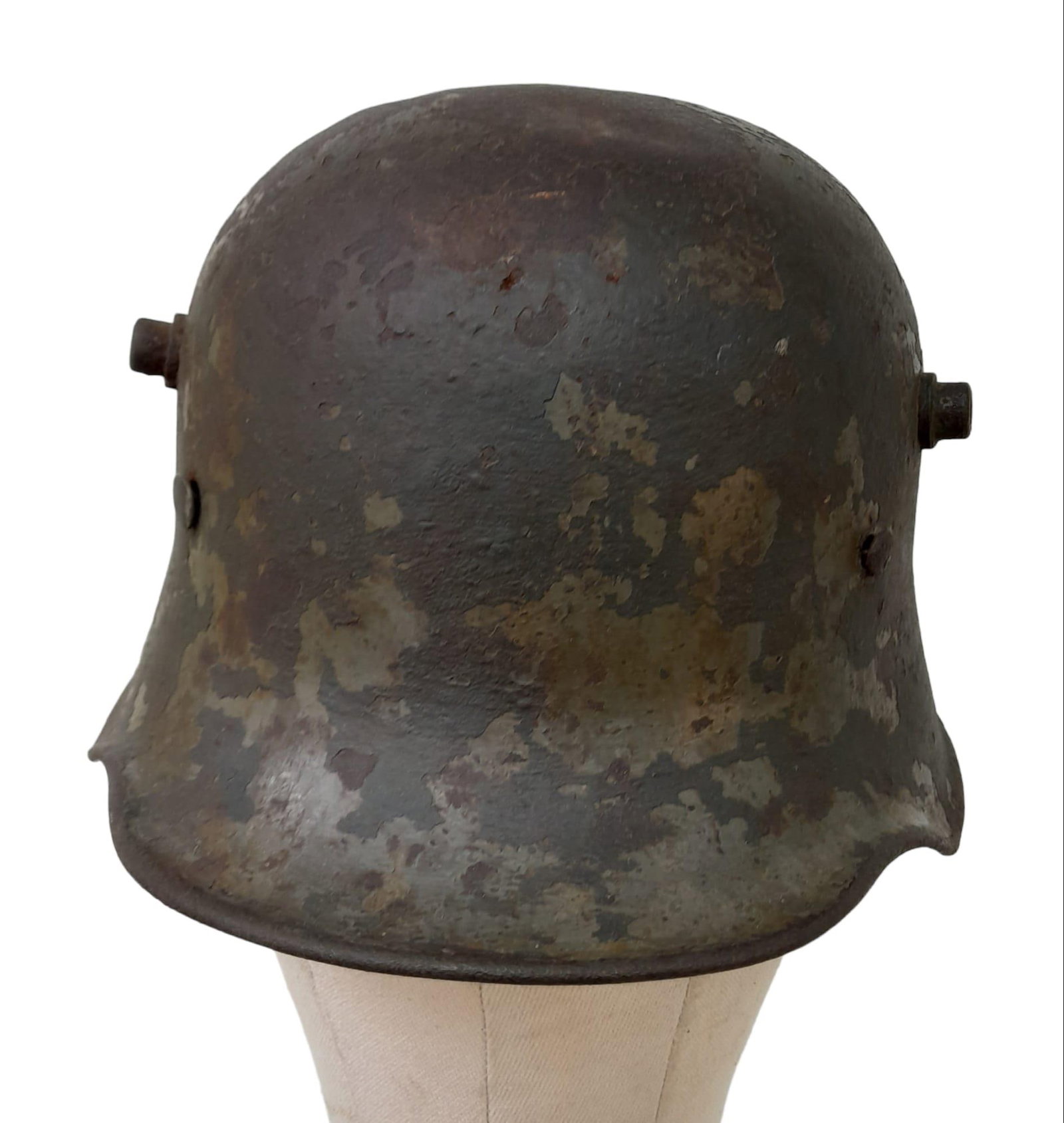 Inter War Period German Friekorps Helmet. A WW1 Imperial German M18 Helmet shell with a 1935 model: Inter War Period German Friekorps Helmet. A WW1 Imperial German M18 Helmet shell with a 1935 model liner.