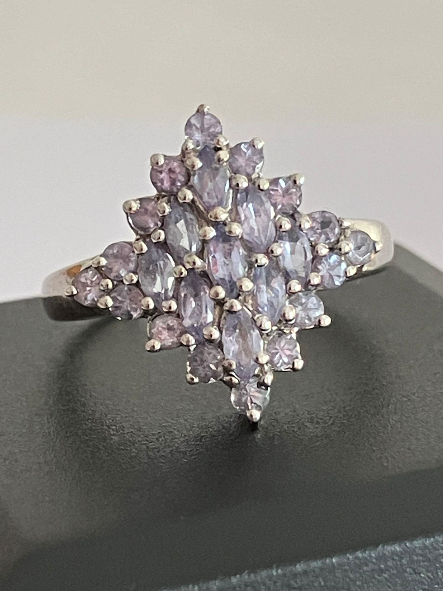 Stunning TANZANITE CLUSTER RING set in 925 SILVER. Presented in jewellers ring box. Size O.: Stunning TANZANITE CLUSTER RING set in 925 SILVER. Presented in jewellers ring box. Size O.