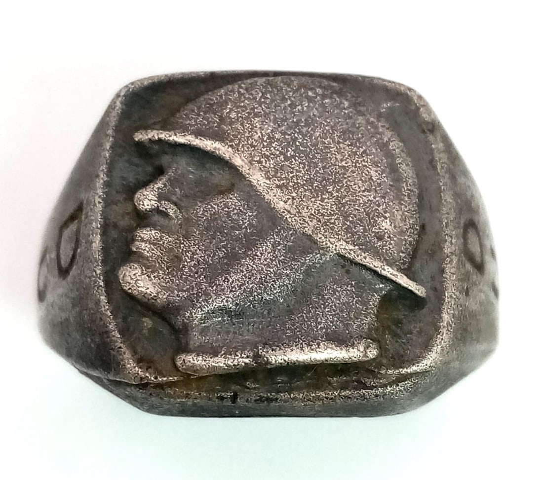 WW2 Italian Fascist Silver Mussolini Head Ring.: WW2 Italian Fascist Silver Mussolini Head Ring.
