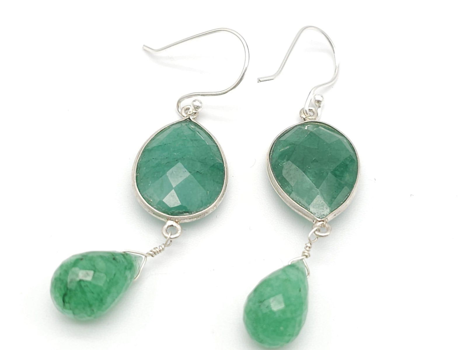 An Emerald, Ruby and Sapphire Necklace with Matching Drop Pendant plus a pair of Drop Emerald: An Emerald, Ruby and Sapphire Necklace with Matching Drop Pendant plus a pair of Drop Emerald Earrings. 925 Silver attachments. Necklace - 42cm. Drop - 6cm.