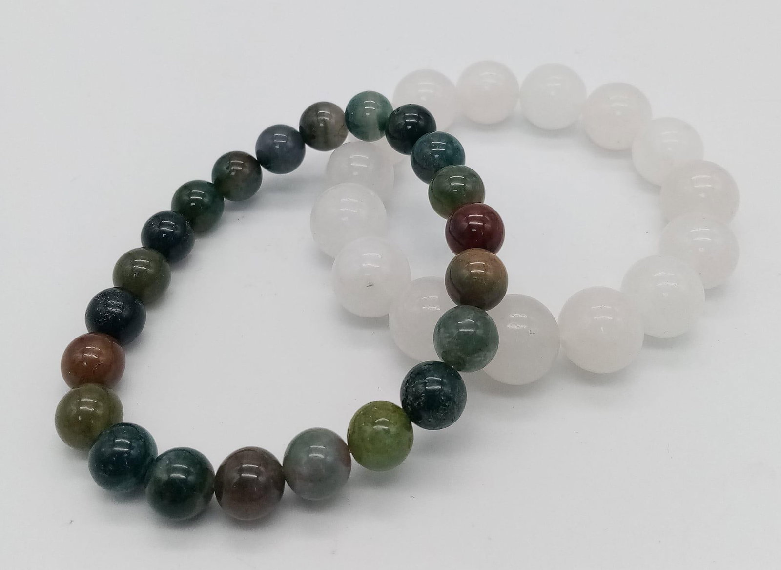 Two natural stone beaded stretch bracelets. Both measure 7cm in diameter.: Two natural stone beaded stretch bracelets.Both measure 7cm in diameter.