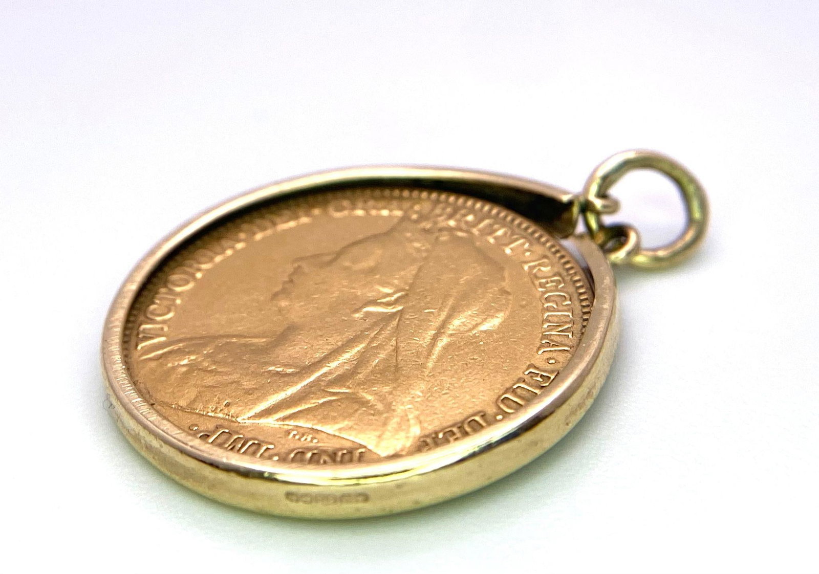A 22k yellow gold half sovereign coin dated 1894, set in 9ct yellow gold bezel pendant mount (total: A 22k yellow gold half sovereign coin dated 1894, set in 9ct yellow gold bezel pendant mount (total weight 4.5g)