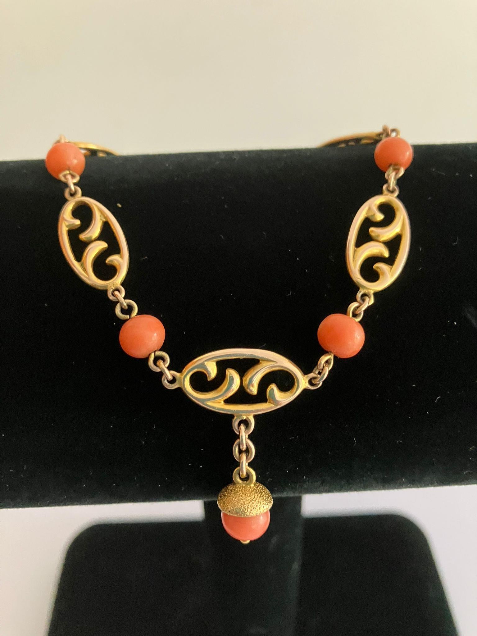 Beautiful 10 carat GOLD BRACELET Having oval scroll links and set with CORAL detail. Complete with: Beautiful 10 carat GOLD BRACELET Having oval scroll links and set with CORAL detail. Complete with Gold safety chain. 10.7 grams. 19 cm.