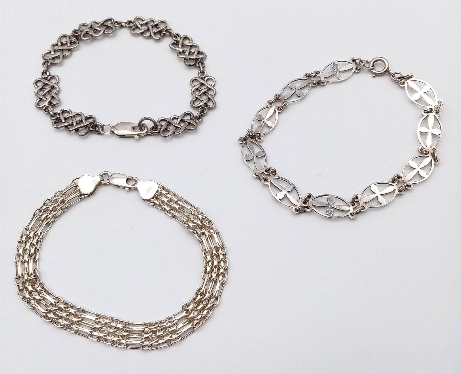 3X sterling silver link bracelets. Total weight 18.8G. Total length 18cm. Please see photos for more: 3X sterling silver link bracelets. Total weight 18.8G. Total length 18cm. Please see photos for more details.