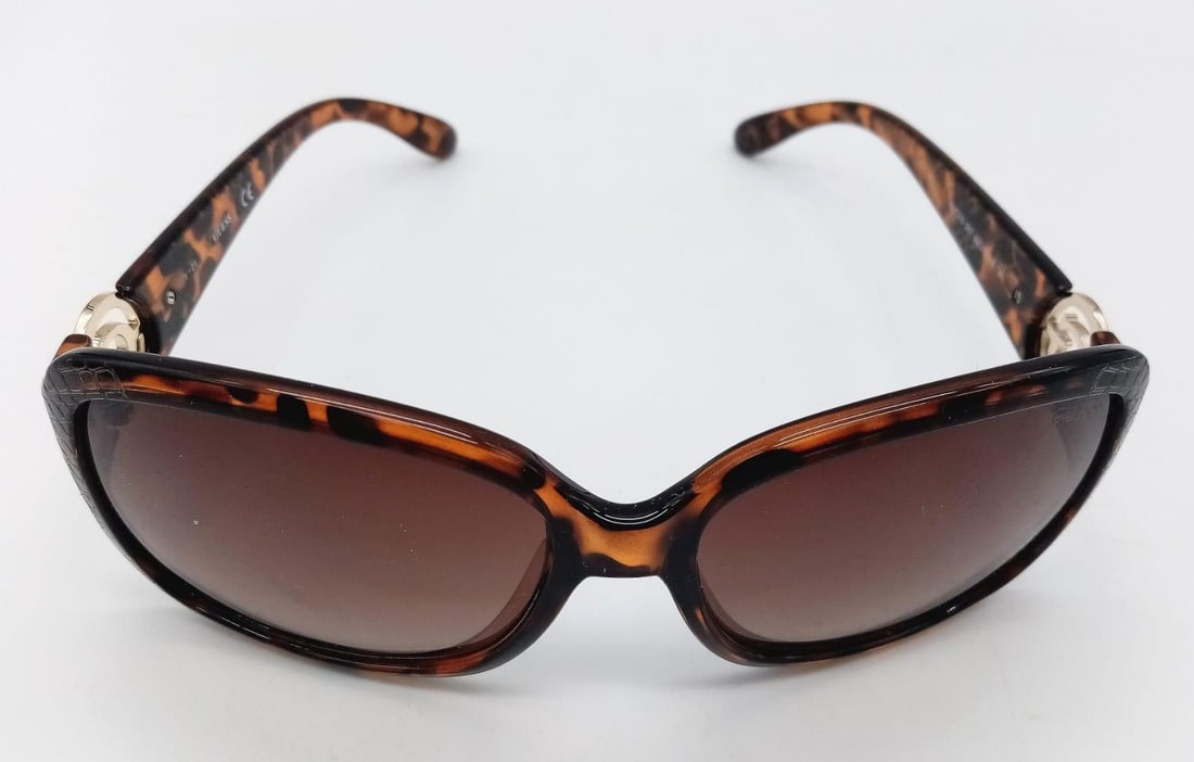 A Pair of Designer Guess Sunglasses. Comes with a Guess case.: A Pair of Designer Guess Sunglasses. Comes with a Guess case.