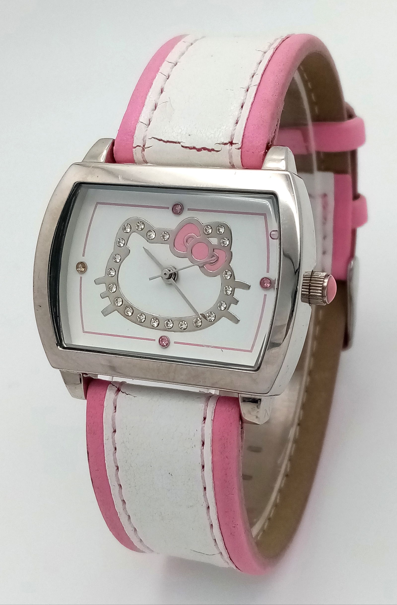 A HELLO KITTY, LEATHER STRAP WATCH. IN FULL WORKING ORDER. NEW BATTERY FITTED RECENTLY. S/A 1522 -: A HELLO KITTY, LEATHER STRAP WATCH. IN FULL WORKING ORDER. NEW BATTERY FITTED RECENTLY. S/A 1522 - 1