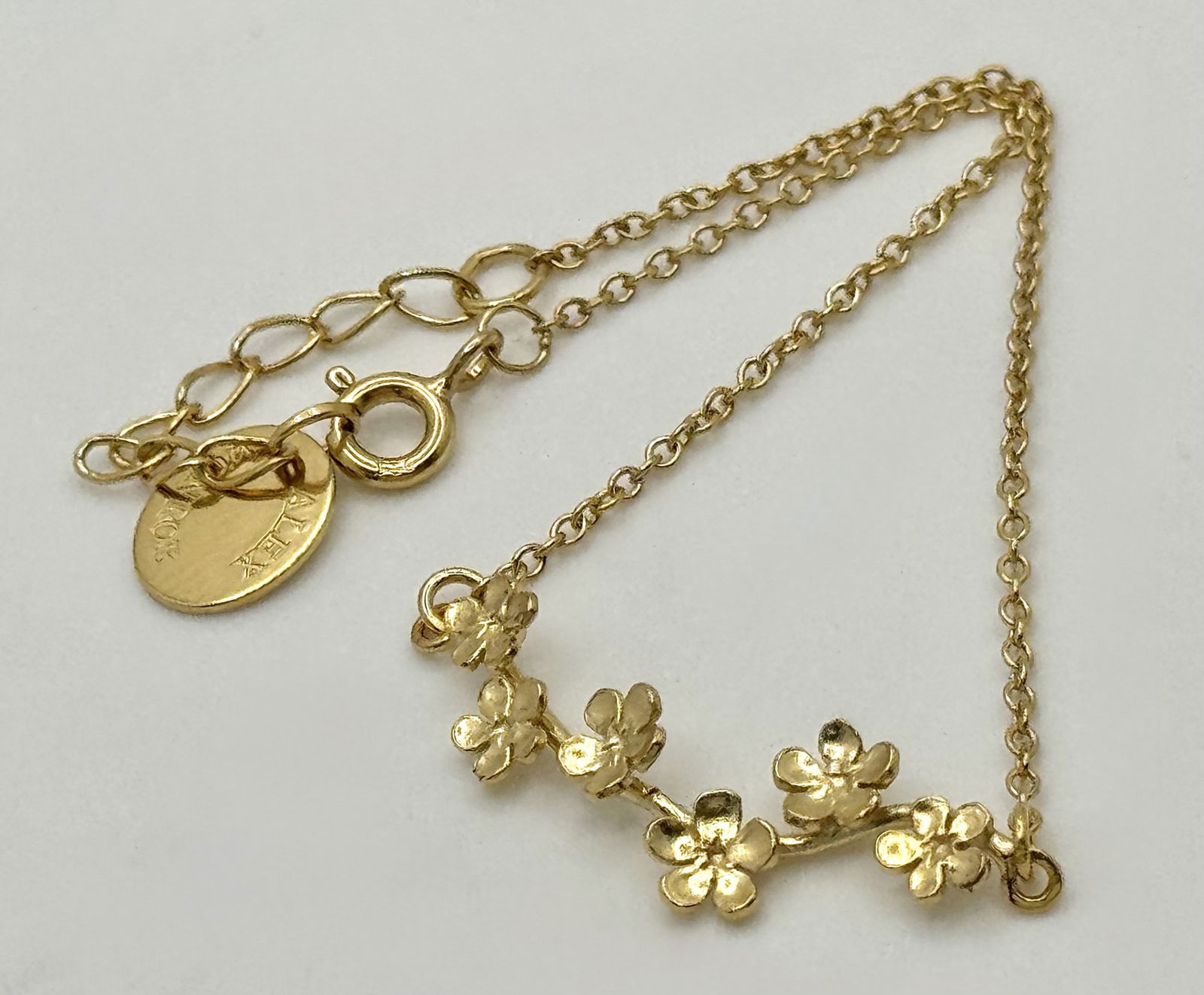 An Alex Monroe gilded silver gorgeous flower fashion bracelet. Total weight 1.7G. Total length 20cm.: An Alex Monroe gilded silver gorgeous flower fashion bracelet. Total weight 1.7G. Total length 20cm. As new condition in an original presentaion case.