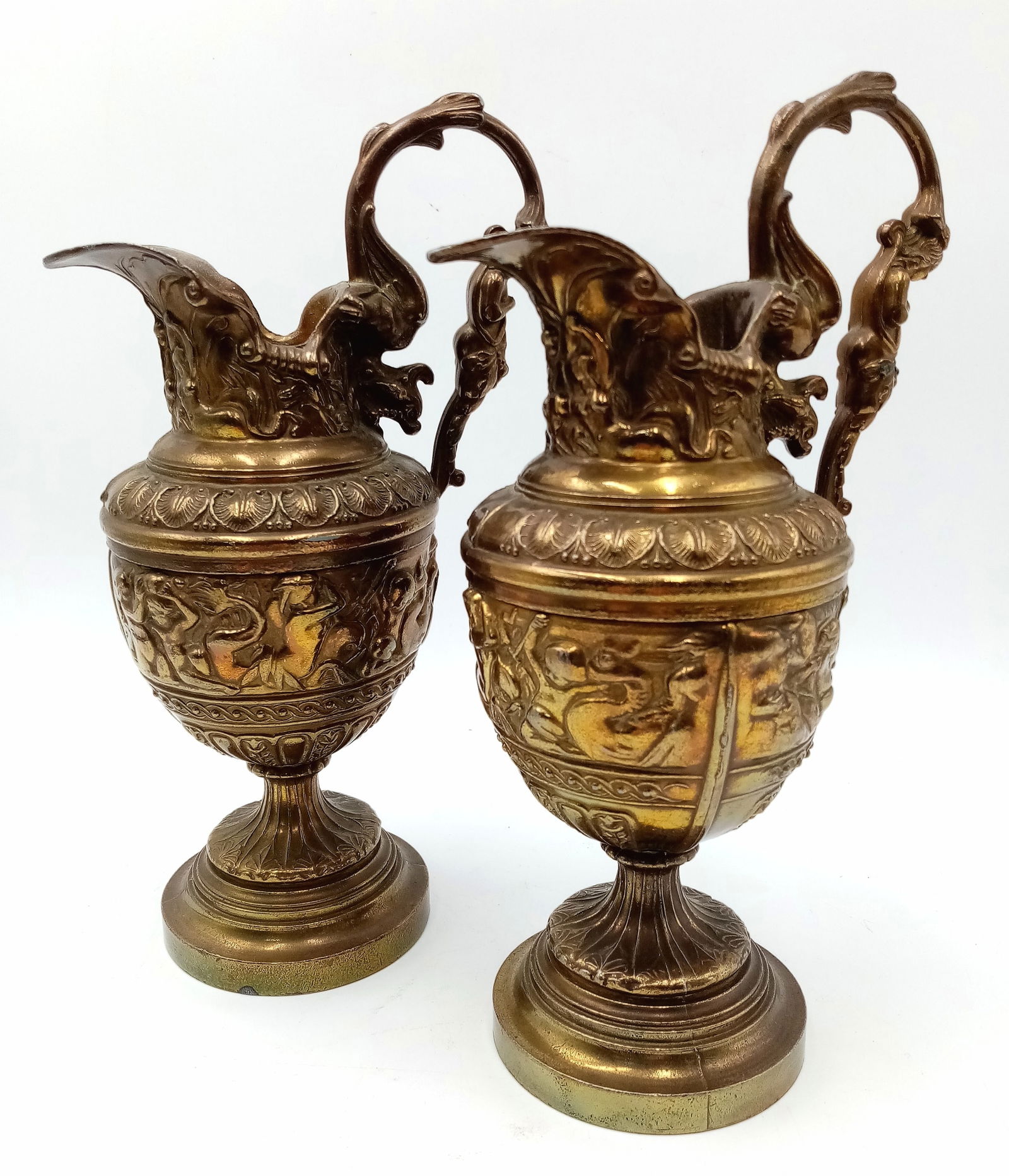 A SUPERB PAIR OF FRENCH ANTIQUE BRONZE JUGS - WELL CAST AND DETAILED. 21CM TALL.: A SUPERB PAIR OF FRENCH ANTIQUE BRONZE JUGS - WELL CAST AND DETAILED. 21CM TALL.