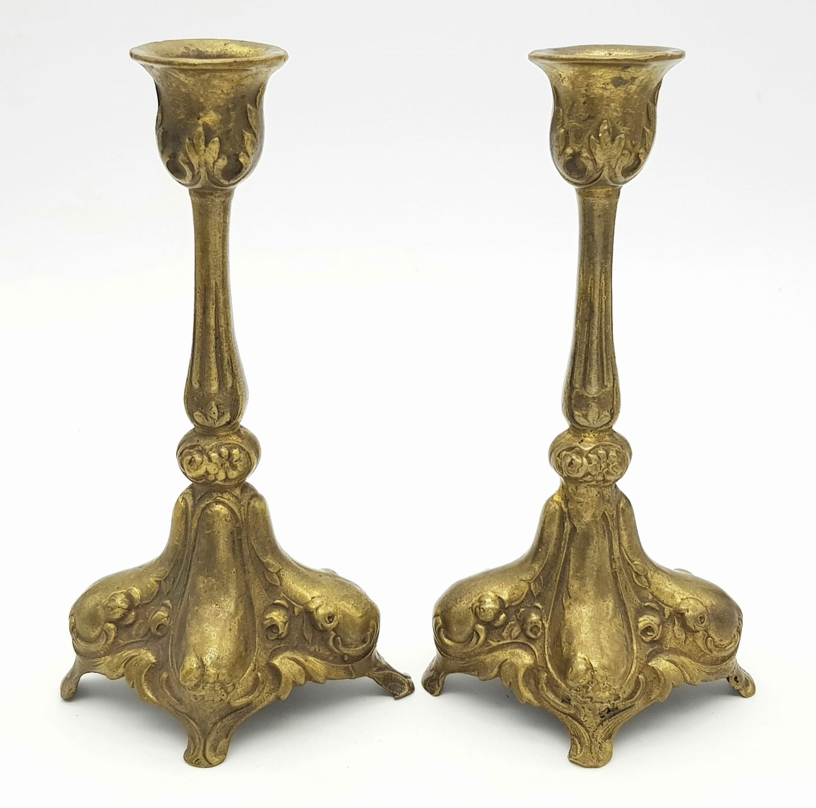 Pair of Bronze Candlesticks – Late 19th to Early 20th Century. Each with a tall tripod base an: Pair of Bronze Candlesticks – Late 19th to Early 20th Century. Each with a tall tripod base and lotus-form candle cup. H: 16 cm, Mouth: 3.5 cm, Base: approx. 8 cm, Weight: 279g (each).