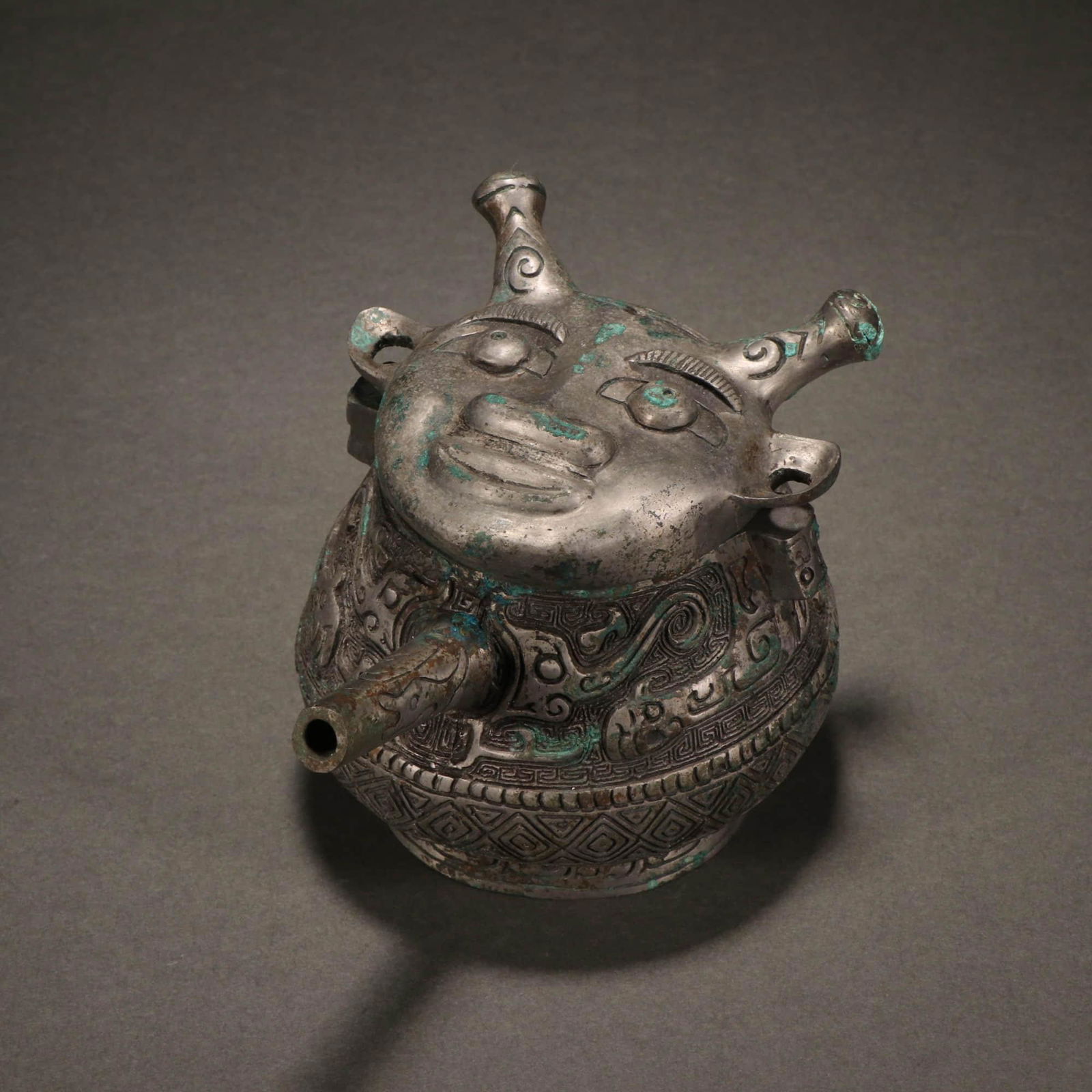 BRONZE RITUAL FIGURAL VESSEL HE (1 of 9)