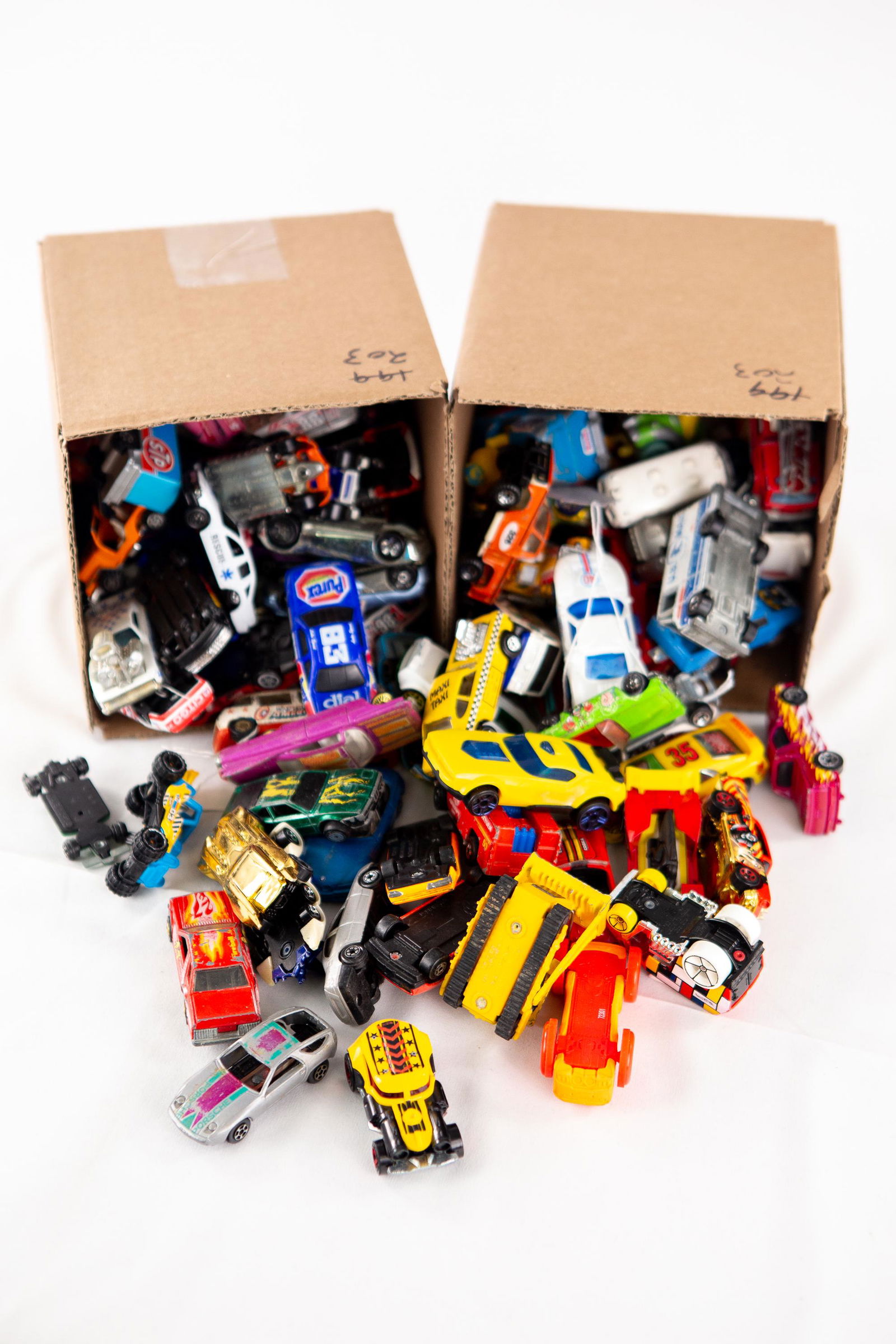 2 boxes of random hot wheels and matchboxes (1 of 2)
