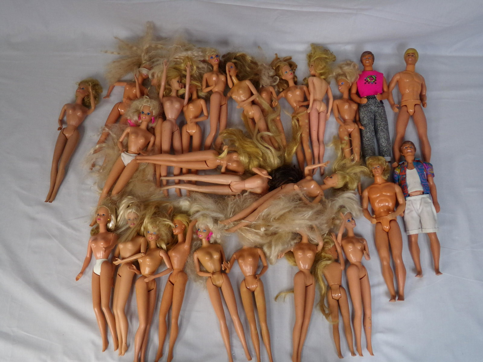 1960s barbies: lrg lot of 1960s barbies w/4 ken figures