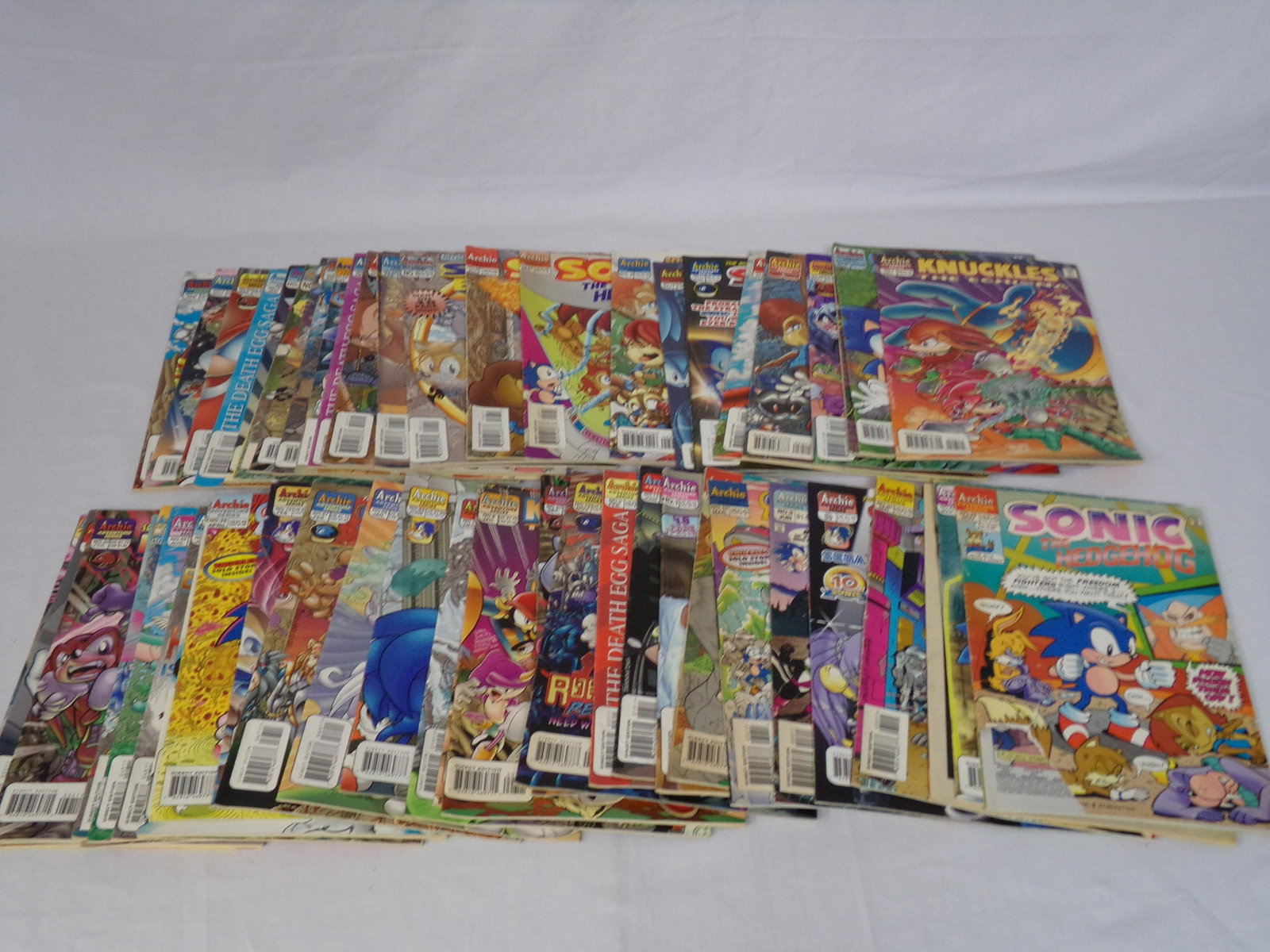 lot of vtg sonic the headge hog comic books: lot of 90s sonic comic books