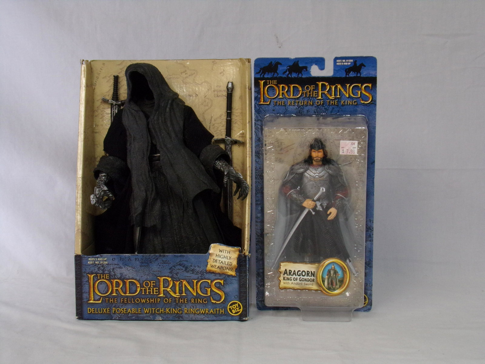lot of 2 lord of the rings action figures w/ the wraith: lot of 2 lord of the rings action figures w/ the wraith king