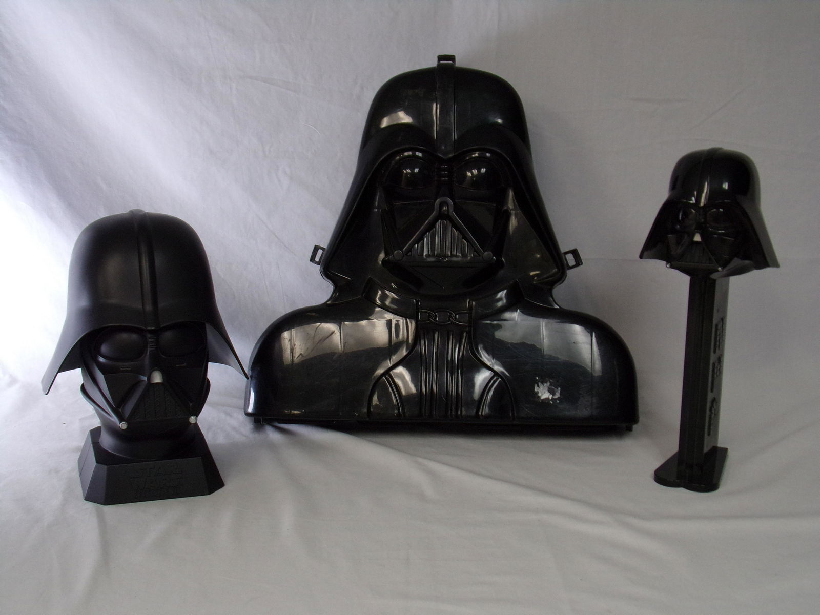star wars darth vader lot w/ figure case & lrg pez (1 of 8)