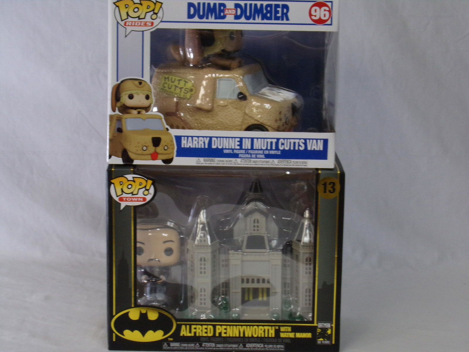 lot of 2 funko pops w/ dumber & dumber and DC alfred (1 of 3)