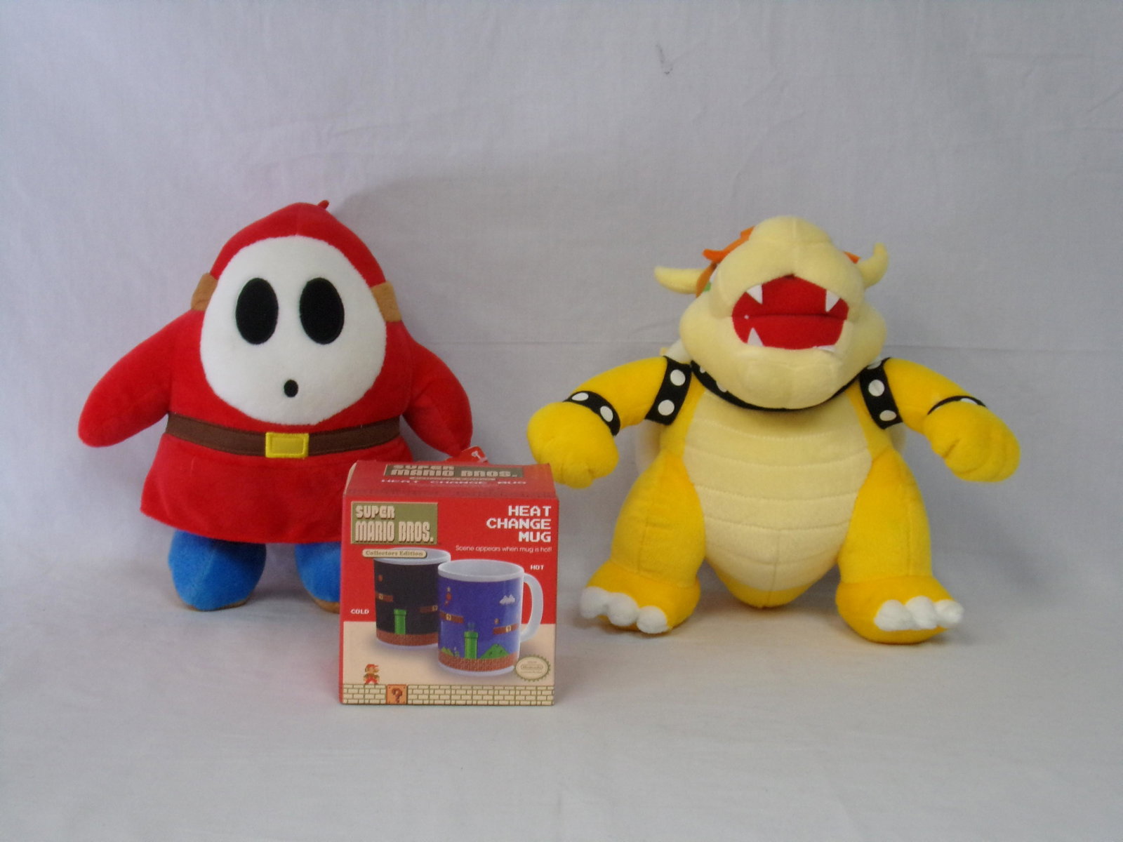 super mario lot w/ plushes and heat change mug: super mario lot w/ plushes and heat change mug