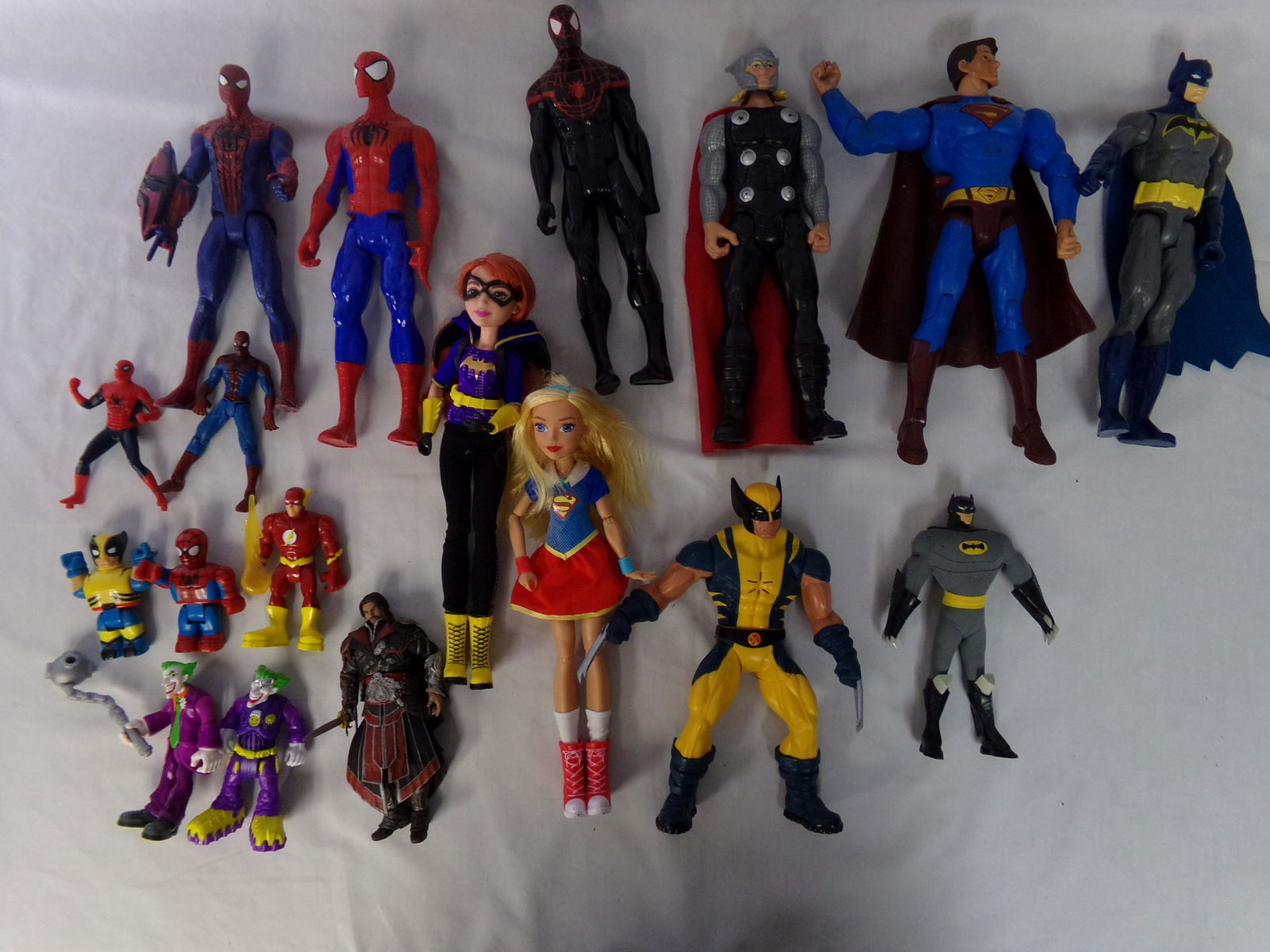 random lot of loose action figures (1 of 5)