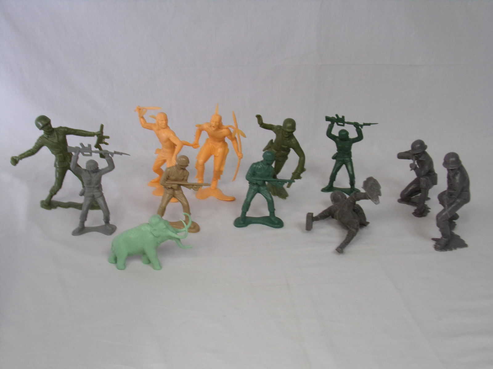 lot of lrg marx army men (1 of 4)