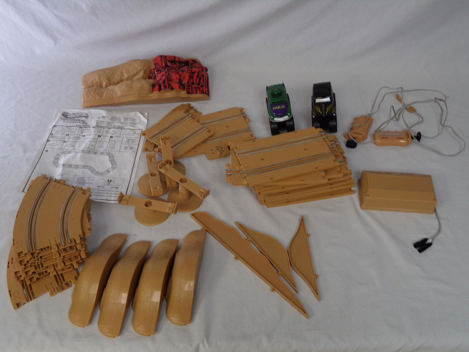 complete hot wheels battery powered racing race track (1 of 6)