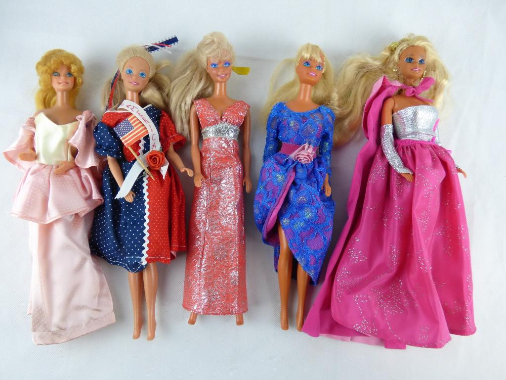 Group of 5 Barbies from 1970's-1990's: Lot of 5 Barbies from 1970's-1990's