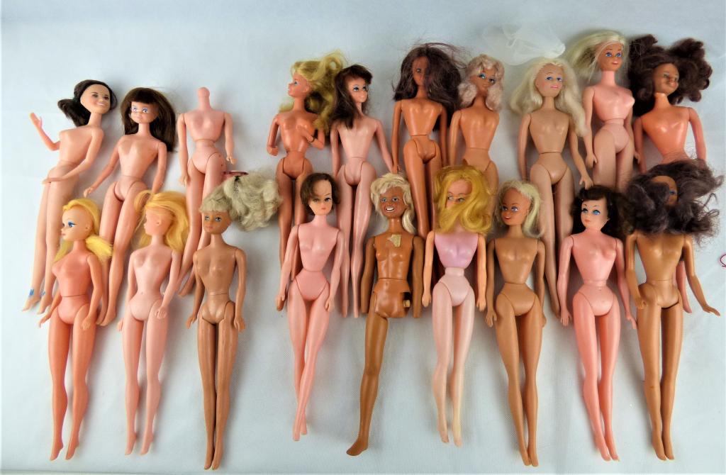 Large Lot of Vintage Barbies and Barbie Like Dolls: Large Lot of Vintage Barbies and Barbie Like Dolls. Condition: as found
