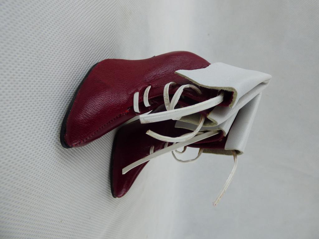 Lope Duran Hand Made Spanish Leather Doll Shoes: Lope Duran Hand Made Spanish Leather Doll Shoes. Condition: Good
